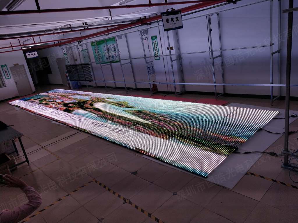 俄羅斯48平方LED格栅屏項目車間老化圖