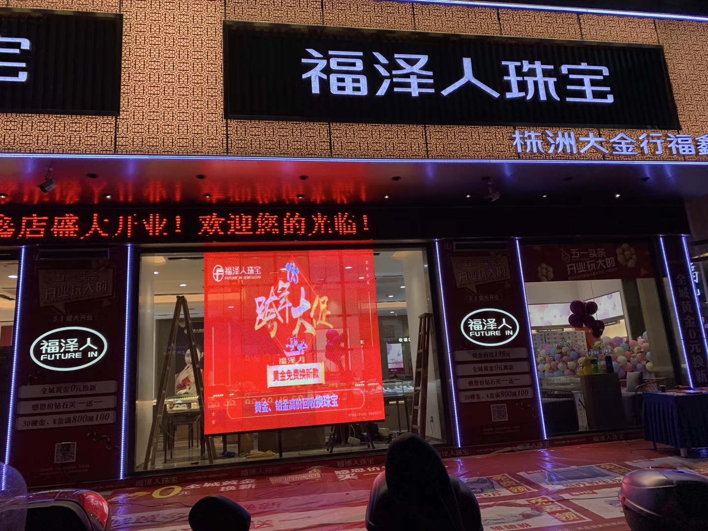 4s店櫥窗玻璃led透明屏為什麼應用廣泛？